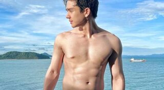 ดาราชายชุดว่ายน้ำ