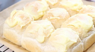 ขนมปังเนยสด