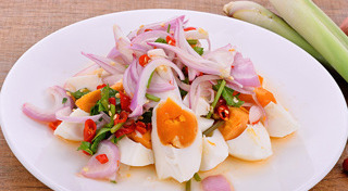 ยำไข่ต้ม