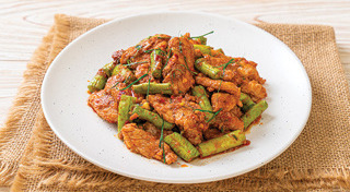 ผัดพริกแกง