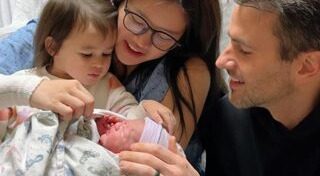 หญิง พลอยชมพู