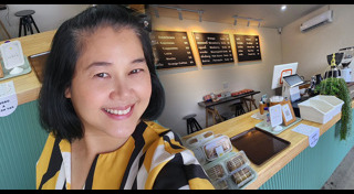 ไก่ มีสุข