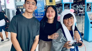 เฟิร์ส อนุวัตน์