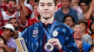 วิว กุลวุฒิ