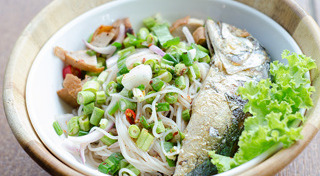 ยำขนมจีน