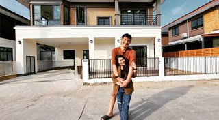 โยกเยก เชิญยิ้ม