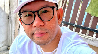 เอ๋ เชิญยิ้ม