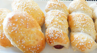 ขนมปังไส้กรอก