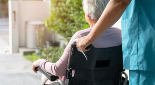 ช่วยเหลือผู้สูงอายุ