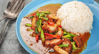 ผัดพริกแกง