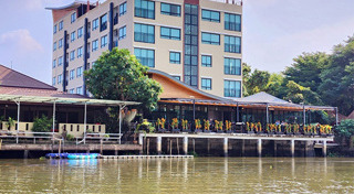 ที่พักริมน้ำ