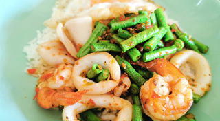 ผัดพริกแกง