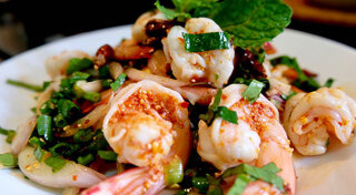 ไข่เจียวลาบ