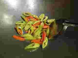 สูตรไส้กรอกผัดซอสมะเขือเทศ