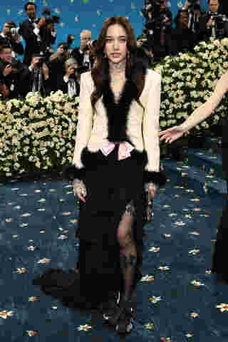 ฟรีน สโรชา อีกหนึ่งสาวไทยบนพรมแดง Met Gala 2025
