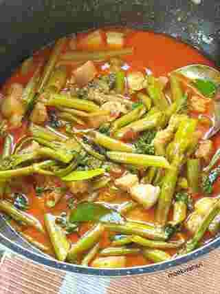 แกงเผ็ดผักบุ้ง