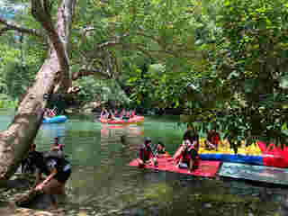ที่พักแก่งกระจาน มีเครื่องเล่น เรือนวารี รีสอร์ท แก่งกระจาน