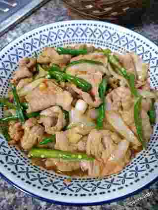ผัดพริกหมู