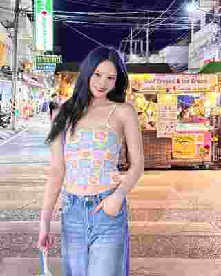 แอลลี่ อชิรญา กับแฟชั่นชุดเดินตลาดกลางคืนที่หัวหิน