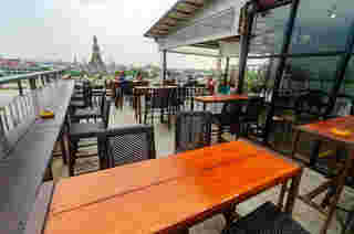 ร้านอาหารวาเลนไทน์ 2568 The Deck By The River