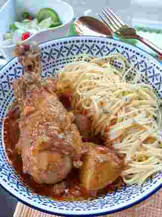 สปาเกตตีมัสมั่นไก่