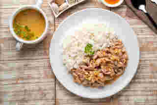 ข้าวหมูทอดกระเทียมพริกไทย