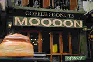 Moon doughnuts & drinks