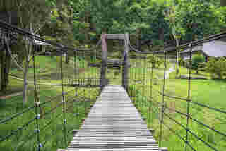 สะพานแขวนในอุทยานแห่งชาติคลองวังเจ้า 