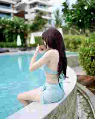 ขนมรู คณาณัฐ ไอดอลสุดฮอต นุ่งบิกินี่สีฟ้าสดใส