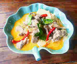 แกงเผ็ดหน่อไม้สด ซี่โครงหมูตุ๋น