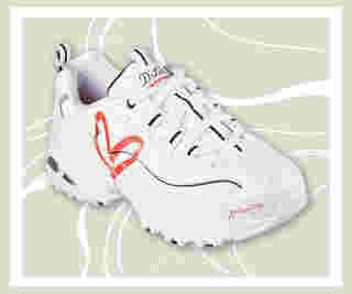 Skechers x JGoldcrown: D'Lites® รองเท้าผ้าใบสีขาวผู้หญิง 2023