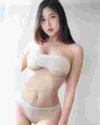ใบตอง ฐาปนีย์