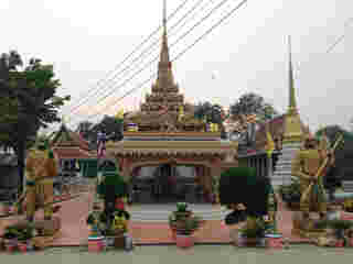 ด้านหน้าวัดถนนสุทธาราม