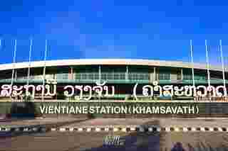 นั่งรถไฟไปลาว