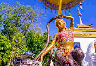 เปิดคาถาบูชาพระแม่ธรณี พร้อมแนะนำไหว้อย่างไรให้ถูกต้อง ควรใช้ธูปกี่ดอก ?