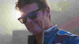 Johnny Cage ใน Mortal Kombat 2 ที่รวมทีมนักสู้หน้าเก่าหน้าใหม่