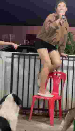 ร้องข้ามกำแพง
