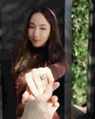 เกิร์ลกรุ๊ปสาวเซอร์ไพรส์ แฟนหนุ่มนักธุรกิจขอแต่งงาน