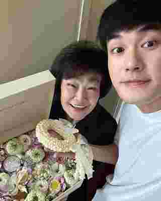 หน่อง ธนา คุณแม่งามทิพย์