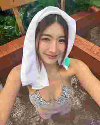 ชาชมพู่ ศศิ เหงียนวัน นุ่งบิกินี่แช่ออนเซ็น