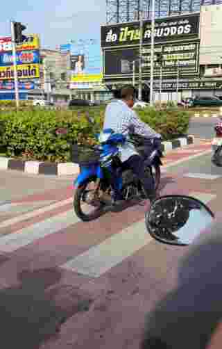 ขับมอเตอร์ไซค์