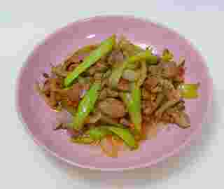 หมูผัดพริกหยวก