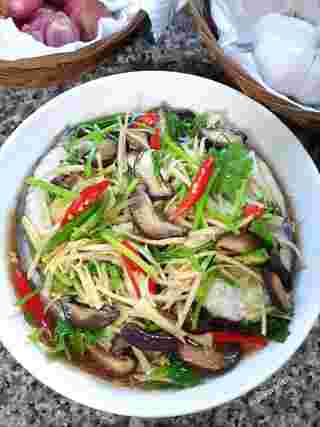 ปลาอินทรีนึ่งซีอิ๊ว 