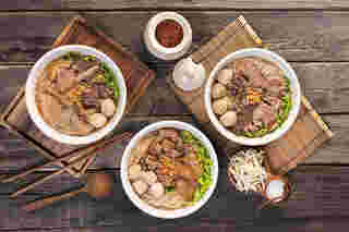 ก๋วยเตี๋ยวเนื้อตุ๋น หมูตุ๋น ร้านยีเจ