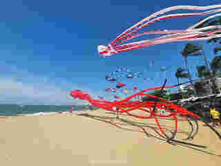 เทศกาลว่าวนานาชาติบนชายหาดพัทยา จังหวัดชลบุรี