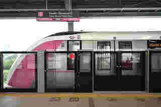 รถไฟฟ้าสายสีชมพู