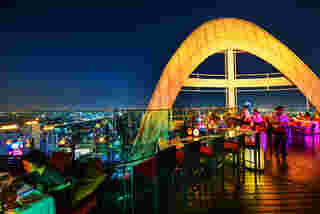 ร้านอาหารวาเลนไทน์ 2568 Red Sky Bar