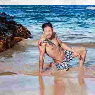 ทราย สก๊อต โชว์หุ่นเฟิร์ม ซิกแพกมาเต็ม อย่างเท่