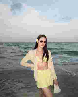 เดียร์น่า ฟลีโป นุ่งบิกินี่สีเหลืองสดใส