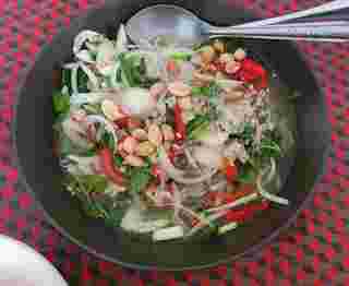 ยำวุ้นเส้นหมูสับ เมนูอาหารจานเดียว รสจัดจ้าน